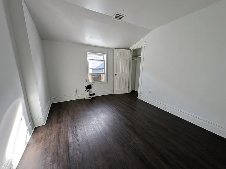 166 N 12th St #3 — Photo 17