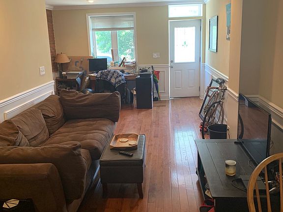 5th image of 2364 E Fletcher St