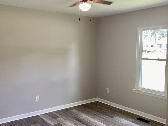 5th image of 221 Austin Dr