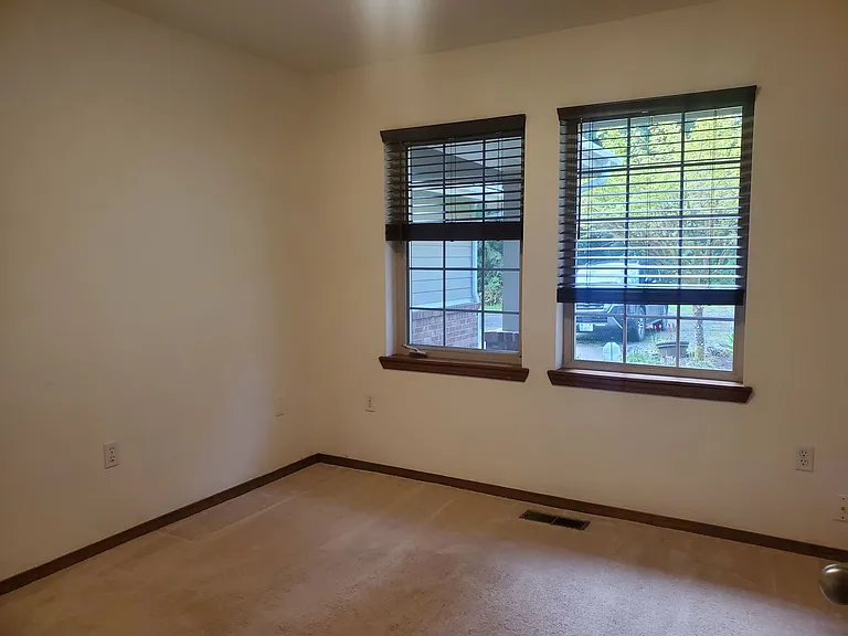 247 SE Weston Rd — Photo 14