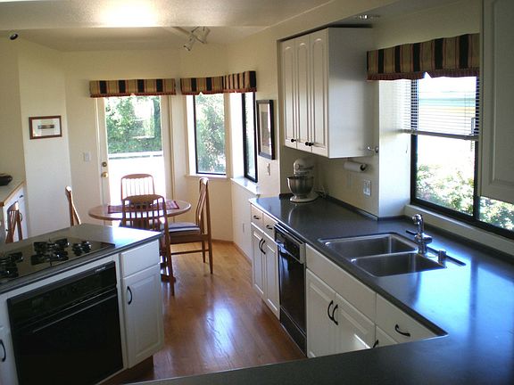 kitchen + dining nook