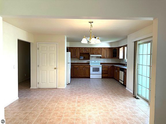 5th image of 1511 Eastpointe Dr