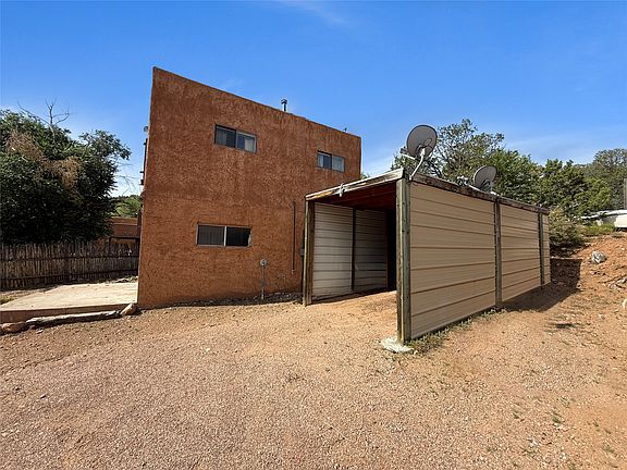 3rd image of 612 Camino De La Luz