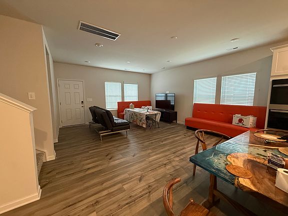 3rd image of 108 Cedar Knoll Cir