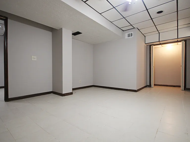 3310 Chastain Xing — Photo 29