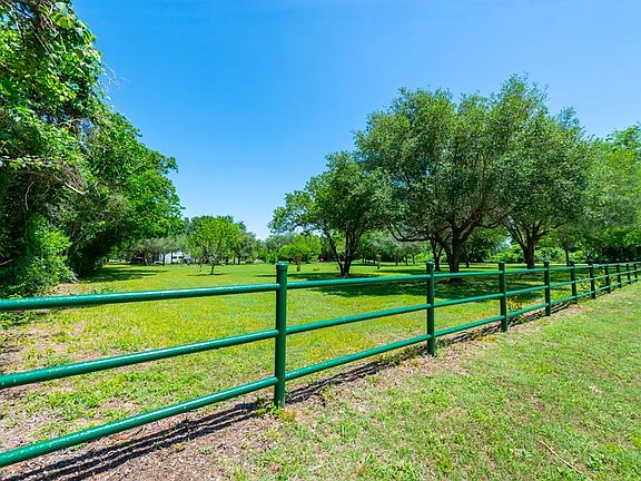 4th image of 34102 Pecan Hill Dr