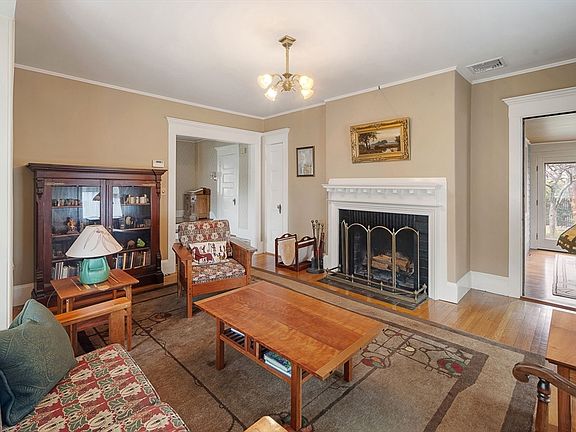 4th image of 15 Cabot St