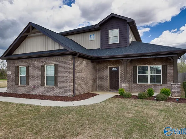 107 Maple Bend Dr, Toney, AL 35773