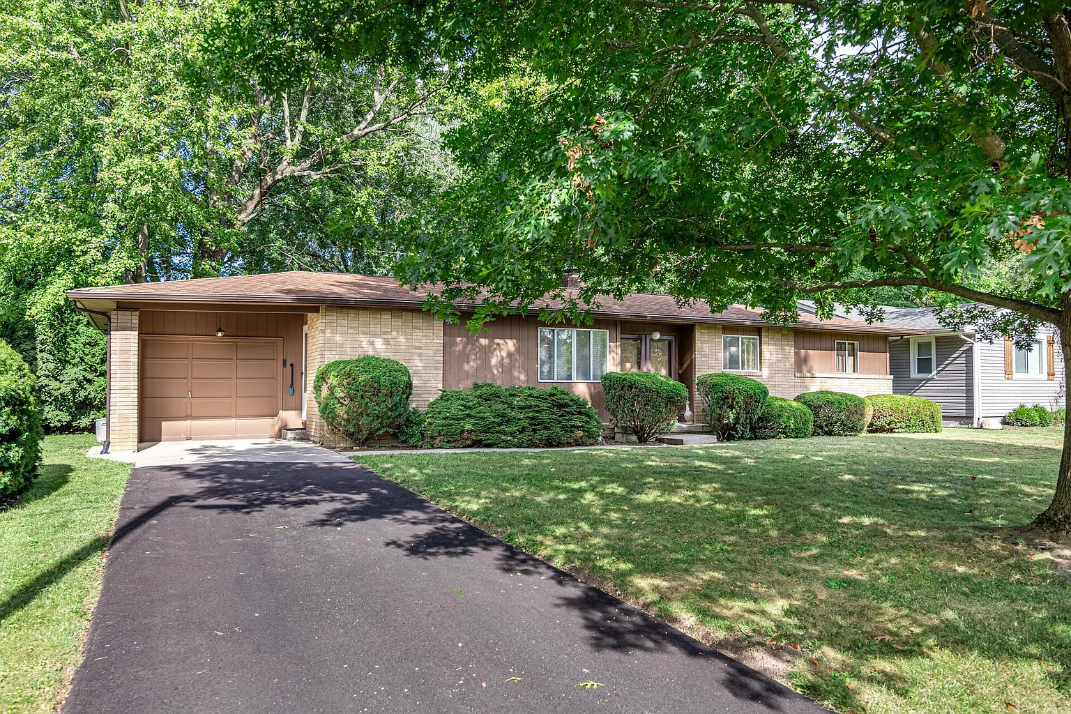 324 Hickory Ln photo 1