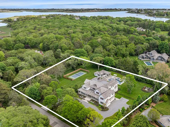 4 Heatherwood Ln, Quogue, NY 11959