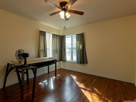 3rd image of 255 NASSAU DR