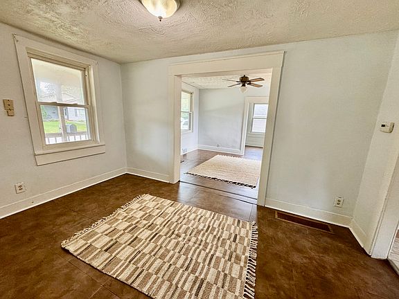 5th image of 410 SW 2nd St