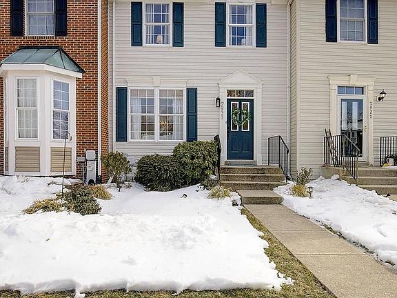 4th image of 7931 Delores Ct