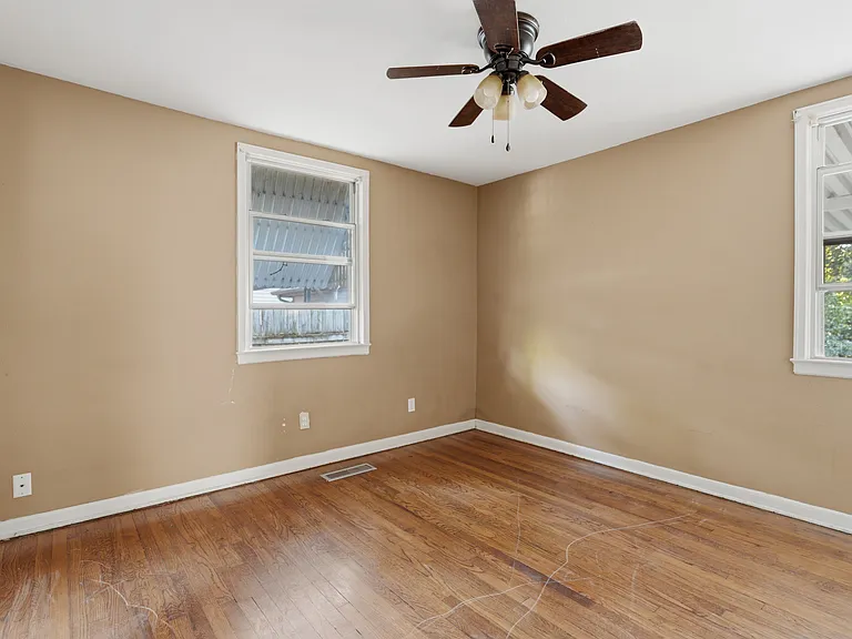 2204 Tierney Rd — Photo 15