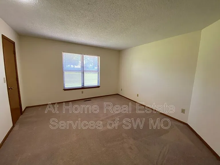 3034 W Greenwood St — Photo 5