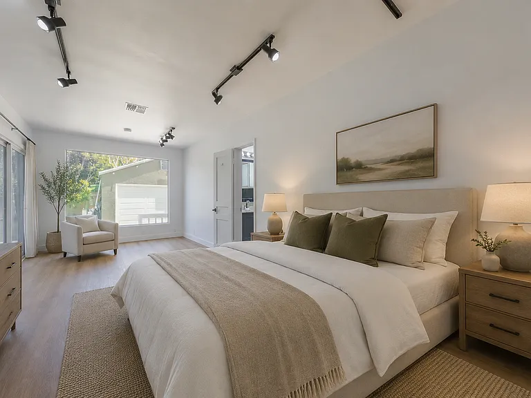 2522 Armacost Ave — Photo 4