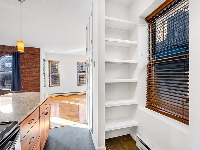 8 Battery St #14 — Photo 5