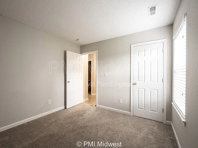 19496 Prairie Crossing Dr — Photo 18