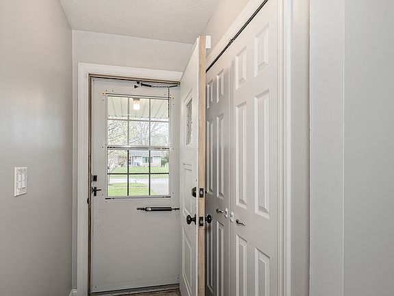 3rd image of 5705 Skyline Dr