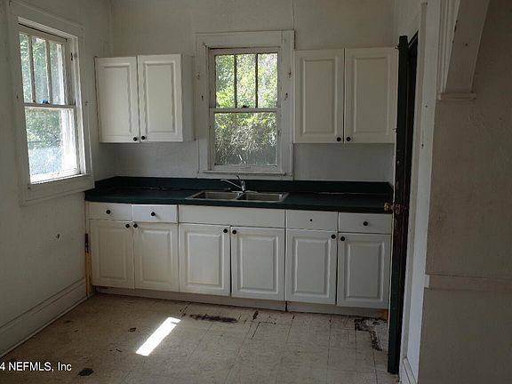 4th image of 434 W 25TH Street