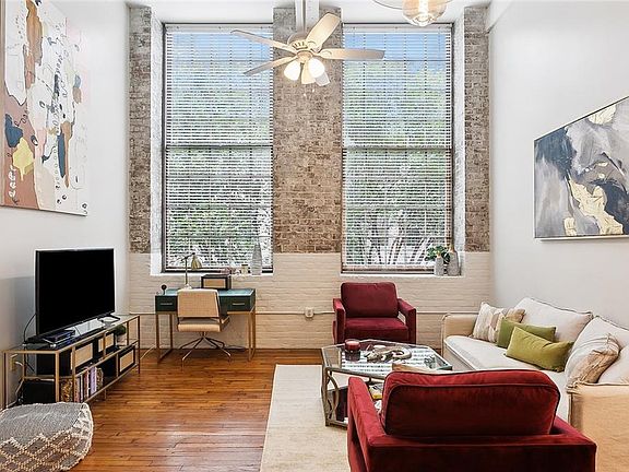 3rd image of 920 Poeyfarre St APT 256