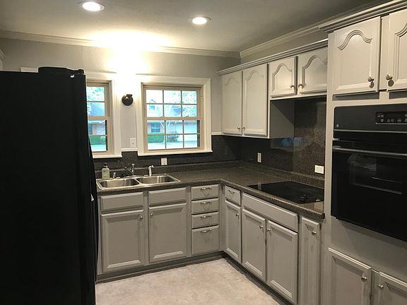 3rd image of 1606 Hill St