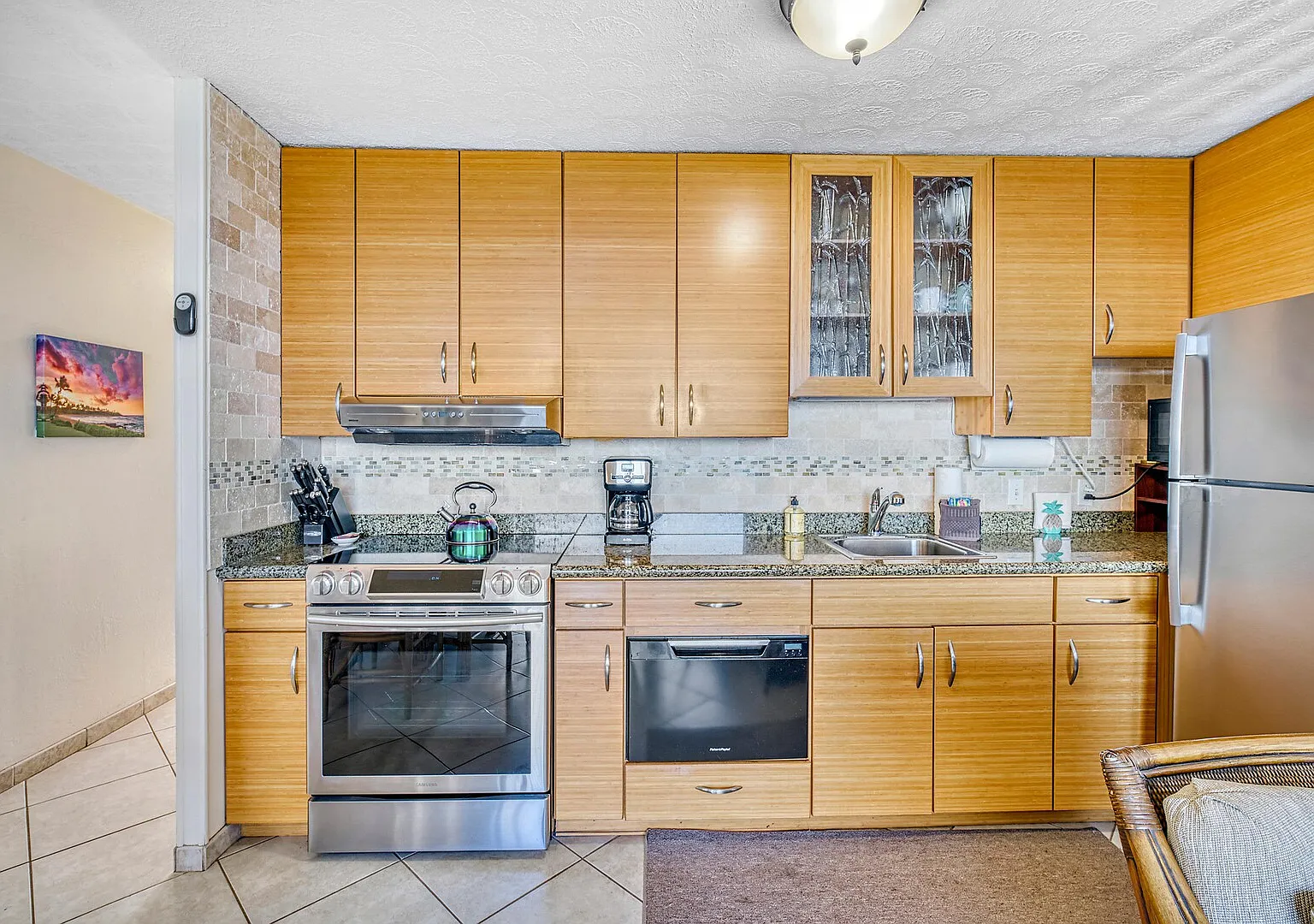 Punahoa Beach 201 - Direct Ocean Front, Beautiful Renovation, Split — Photo 3