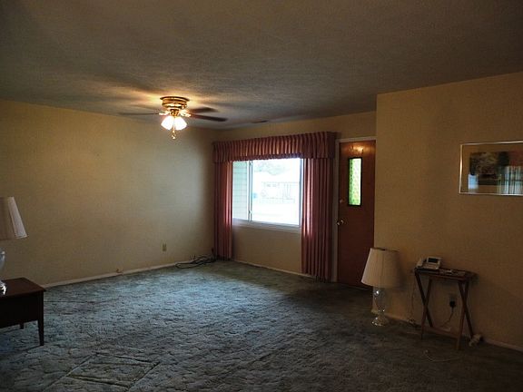 5th image of 8795 Newkirk Dr