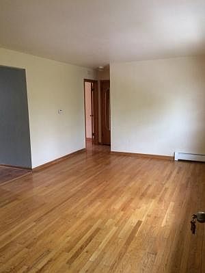 2nd image of 6810 N Northwest Hwy APT 2S
