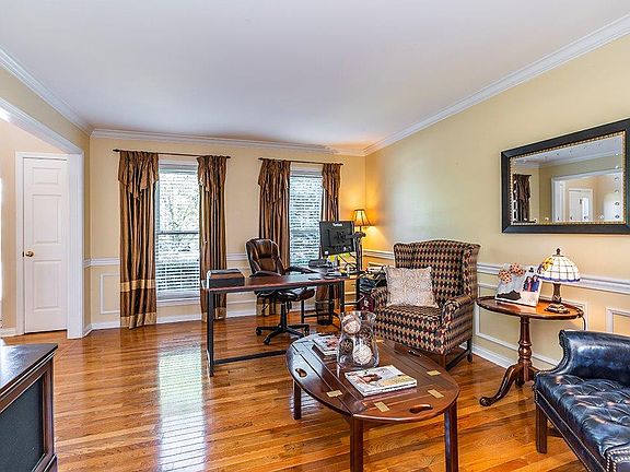 5th image of 576 Forest Hill Dr