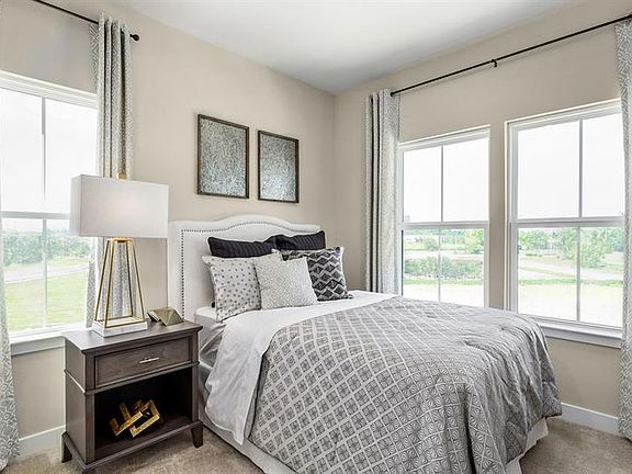 3rd image of 217 Montreal Way