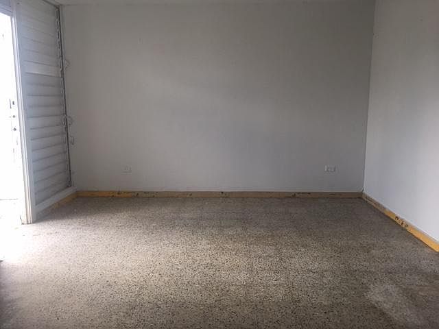 2nd image of 5Y11 Parque De Las Flores