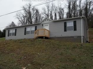 635 Maple St, Shinnston, WV 26431