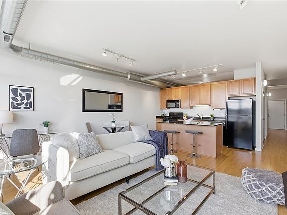 4th image of 1200 W Monroe St APT 716