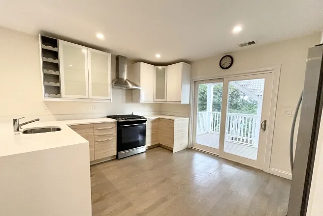 21 Iroquois St #2A