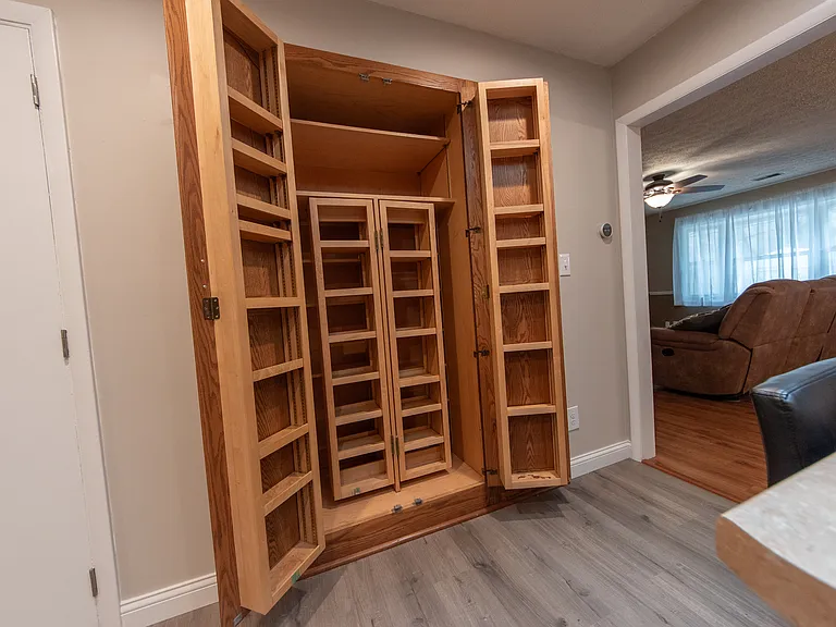 2943 Desoto Way — Photo 8