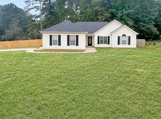 90 Riverside Dr, Sharpsburg, GA 30277