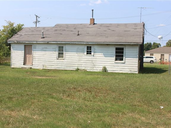 3rd image of 719 Main St