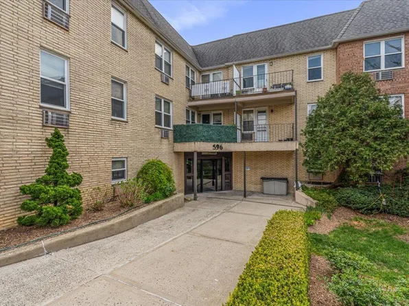 596 Broadway #11B, Lynbrook, NY 11563