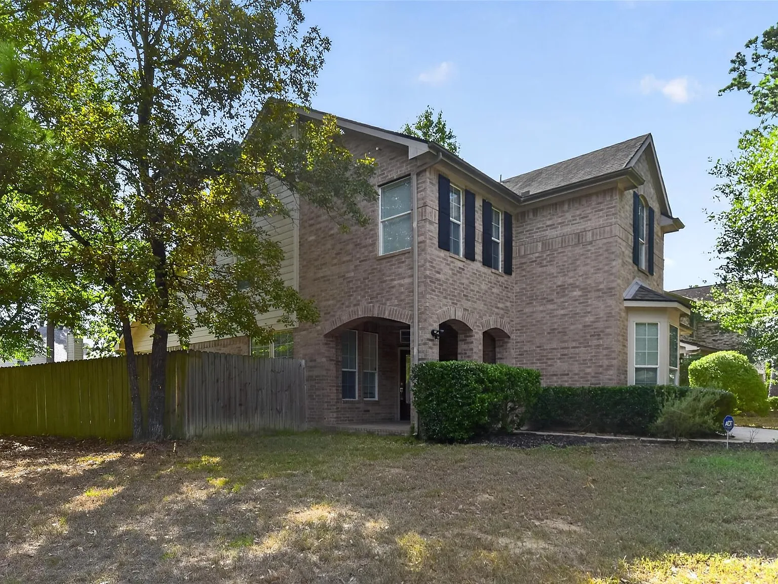 4 bed, 2.5 bath, 2583 sqft, $2,850 — Photo 2