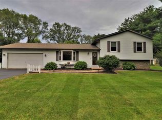 5267 Frankies Ln, Roscoe, IL 61073
