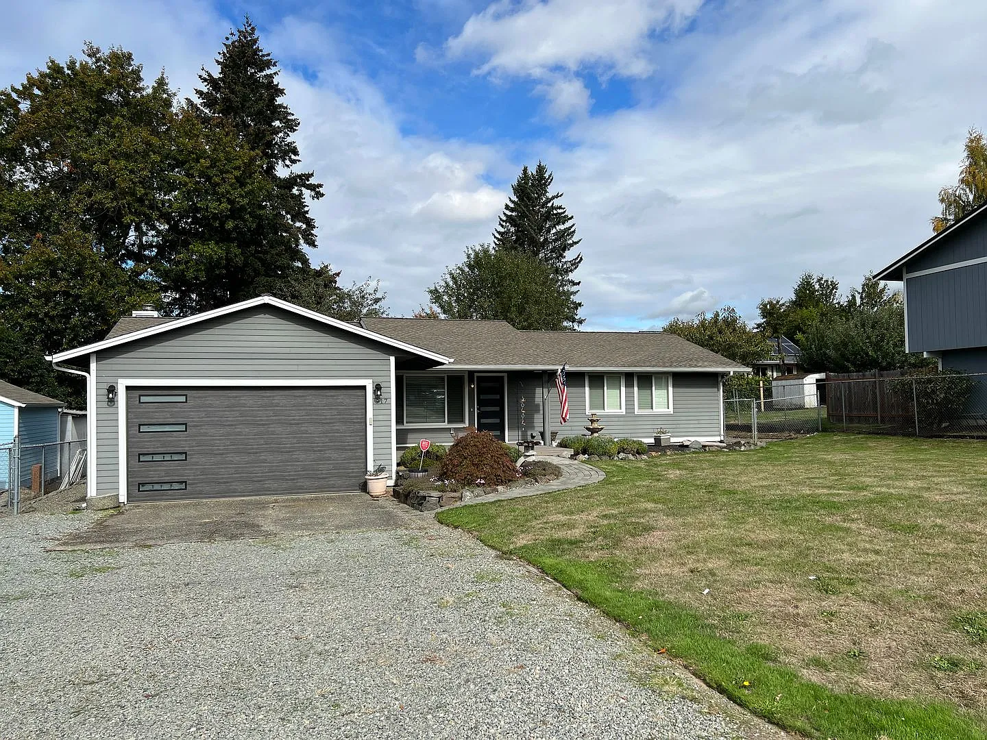 Scenic hill rambler home - full remodel - 3 bedroom 1.5 bathroom, 2 car garage - Available now. — Photo 1