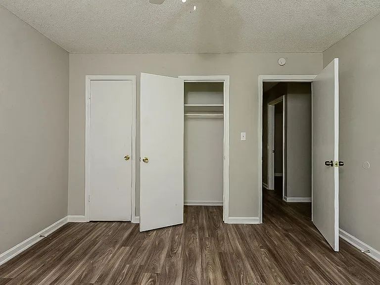 7015 Knollwood Dr — Photo 12
