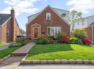 124 Dianne St, Valley Stream, NY 11580