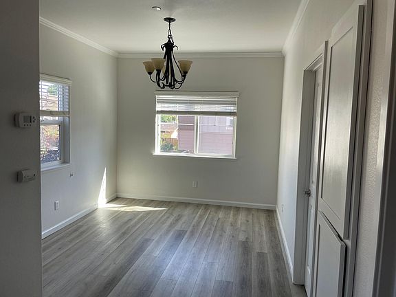 4th image of 220 Valley Oak Dr