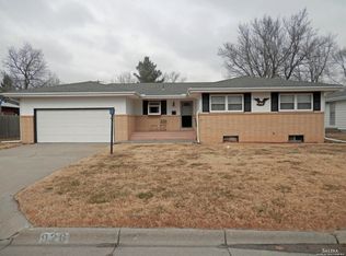 926 Skyline Dr, Junction City, KS 66441
