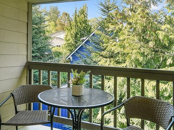 5th image of 18523 68th Avenue NE #204