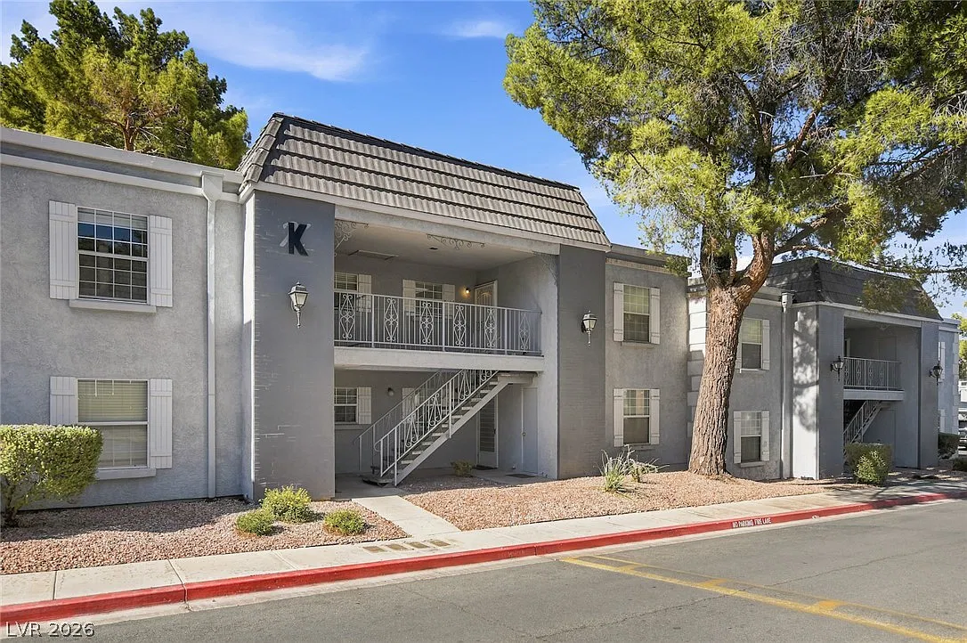 2 bed, 2.0 bath, 892 sqft, $1,150 — Photo 2