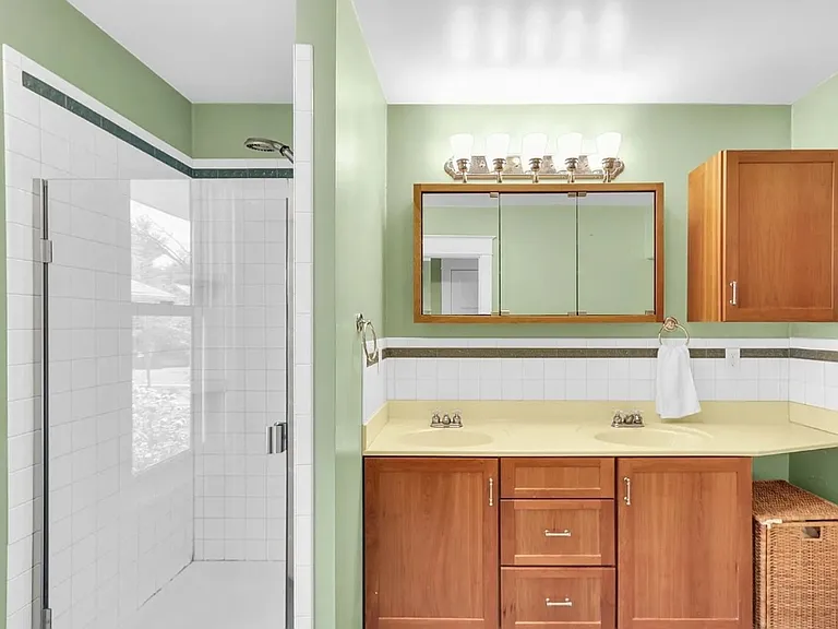 702 W Indiana Ave — Photo 22