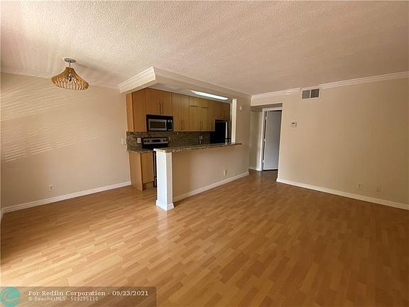 4th image of 1125 NE 16th Pl APT 205